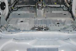 Комплексная шумоизоляция белой Toyota Rav4 - фото 3