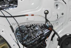 Комплексная шумоизоляция белой Toyota Rav4 - фото 11