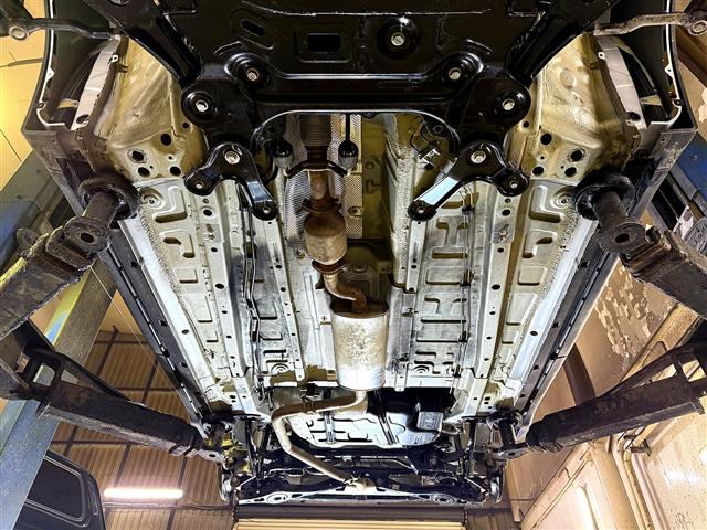 Днище Chery Tiggo 7 после мойки, до нанесения покрытия