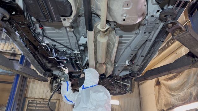 Кадр видео: антикоррозийная обработка автомобиля в техцентре РБ Групп